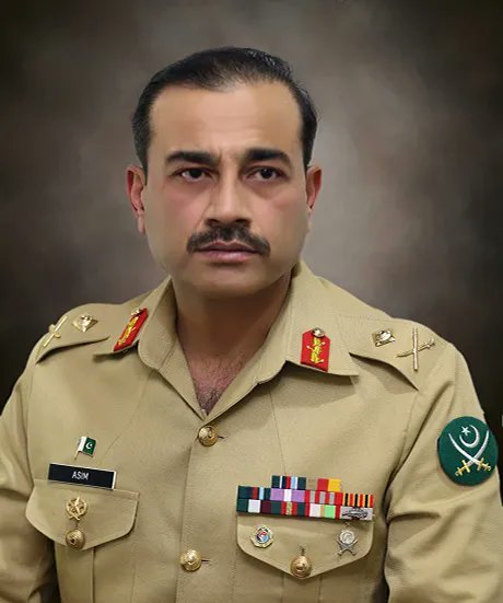 Dr_Subhan45527's tweet image. فیلڈ مارشل اپنی ڈائری اٹھا کر جاتے وقت کہنے لگے کچھ رہ تو نہیں گیا جس پر میں نے کہا عمران خان سے آپ کی معافی منگوانے والی خواہش رہ گئی ہے ۔ ابصار عالم  #goasimgo#imrankhn