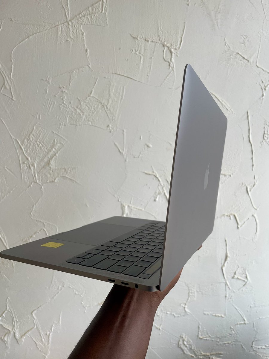 BriceTalla08's tweet image. 🚨MAC BOOK Pro -2017👨🏽‍💻

Origine: USA 🇺🇸 

ÉTAT: 10/10✨

📀RAM: 8Gb

💿SSD: 256 Gb

Graphisme: intel 600M

Taille: 12,9&quot;

💰PRIX: 250.000 frs

Facture et 06 mois de garantie 🧾

☎️: 696 95 12 30

📍Douala( Bonamoussadi)

Rt apprécié svp ☺️🙏🏽…