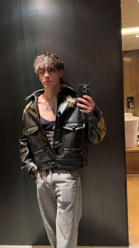 a_night_kyle's tweet image. — No tengo nada en mis bolsillos.
               #VisualNs.