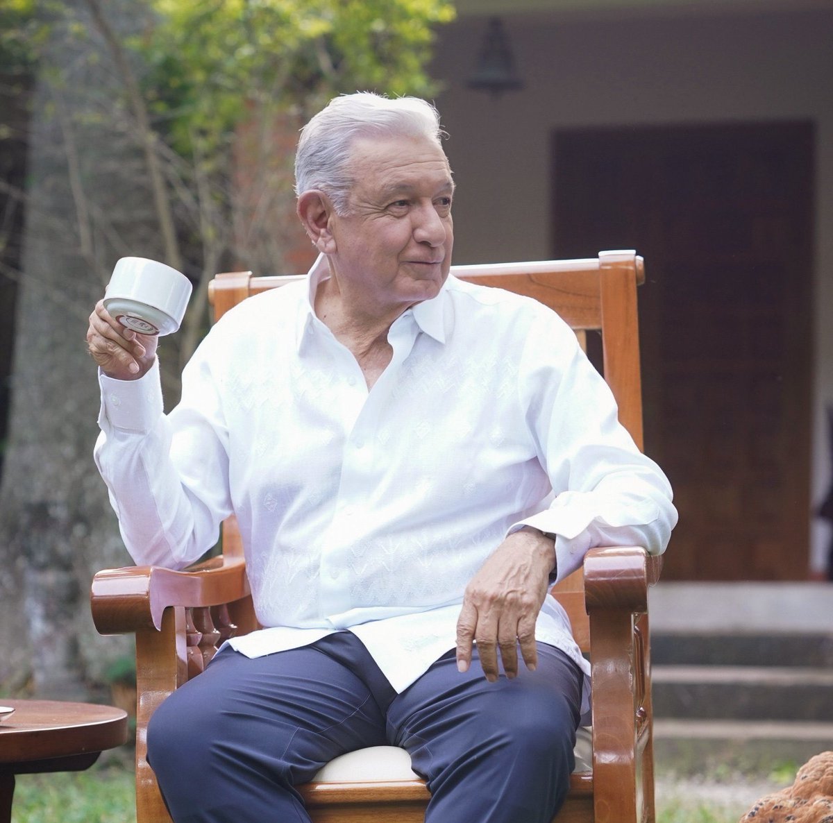 En resumen: 
Si se meten con mi presidenta, se las verán conmigo.