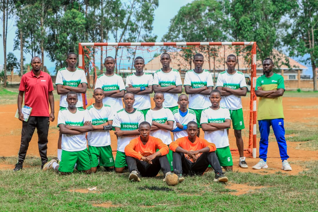FerwahandRwanda's tweet image. Imikino yahuzaga ibigo by&apos;amashuri biri muri gahunda ya #IsongaProgram mu mukino wa #Handball, yasojwe kuri iki Cyumweru ku kibuga cya ISF Nyamasheke.

Mu bahungu ES Kigoma yegukanye umwanya wa mbere, itsinze ku mukino wa nyuma ikipe ya TTC de la Salle ibitego 23 kuri 19