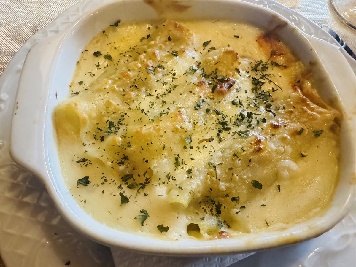 -La sopa castellana de <a href="/EVernacci/">Eric Vernacci</a> nos ha llevado hasta el palacio de Riofrío, que era el único que me quedaba por visitar. Inacabado por falta de presupuesto y refugio de Alfonso XII después de la muerte de su primera mujer, María de las Mercedes. Tiene un aire melancólico con