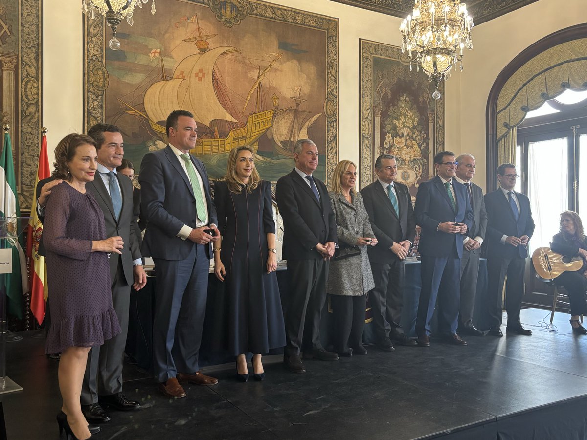 Las farmacias 💊 de nuestros barrios son elementos que vertebran a todos los vecinos.

Hoy, hemos reconocido a los que llevan décadas haciendo grande esta profesión en la festividad de <a href="/COF_Sevilla/">COF Sevilla</a> 

¡Gracias por ser parte imprescindible de Sevilla!