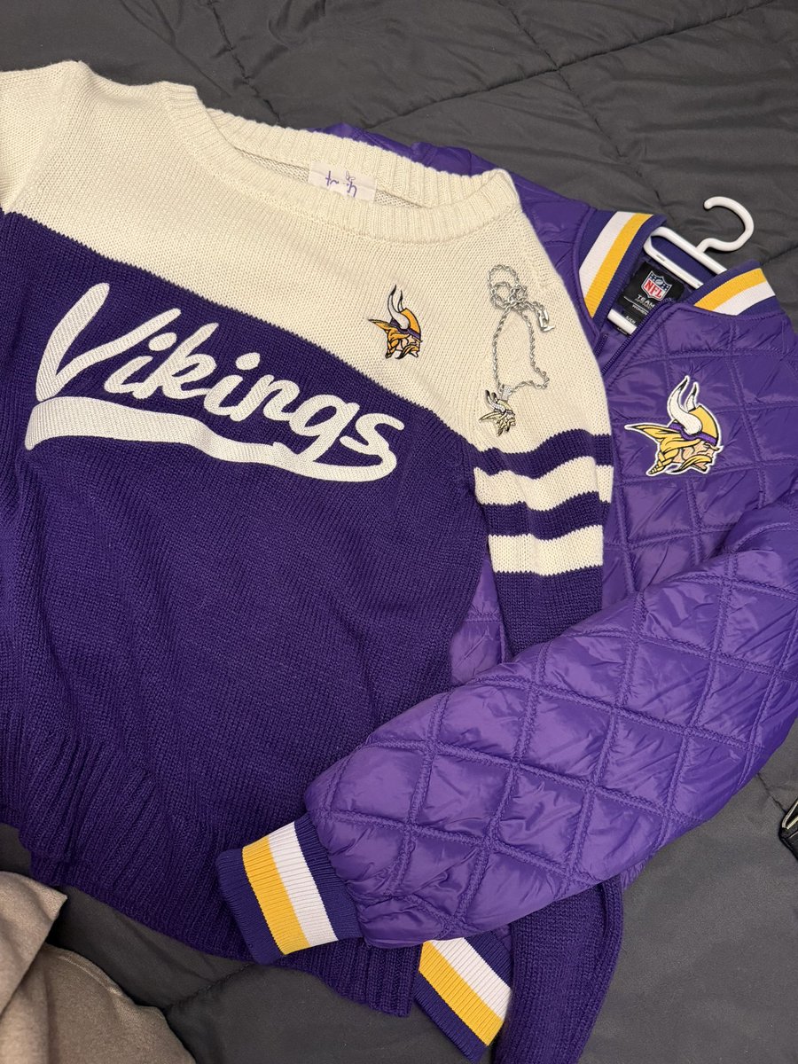 BMPREND's tweet image. Attire is ready! Now give us something to cheer about @Vikings 👏🏻 @VikingsCanada viewing party today with my dad and brother! Always look forward to this party!
💜🏈💛
#Skol
