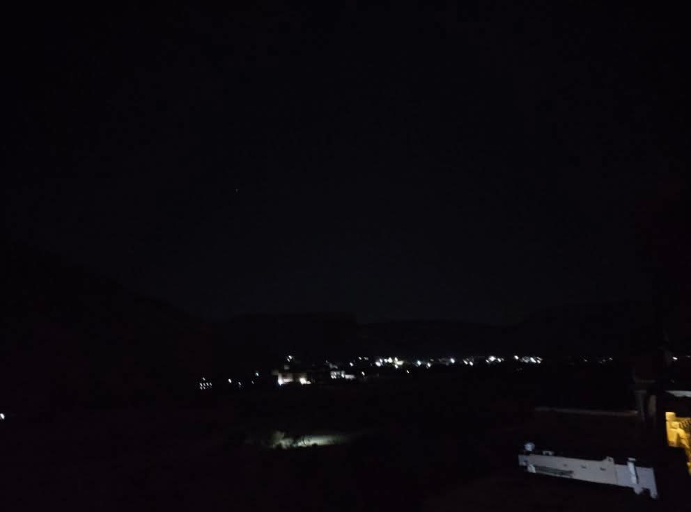 خروج كلي ومفاجئ للمحطة الغازية في حقول بترومسيلة النفطية أغرق #وادي_حضرموت في ظلام خانق، بعد سيطرة مليشيا بن حبريش على مواقع داخل الحقول، ما أدى إلى توقف التوربينات وشلّ عمل المحطة بالكامل ، أدخل وادي #حضرموت  في أزمة كهرباء خانقة.
#زاهر_بن_الشيخ_ابوبكر
#نوفمبر_المجد