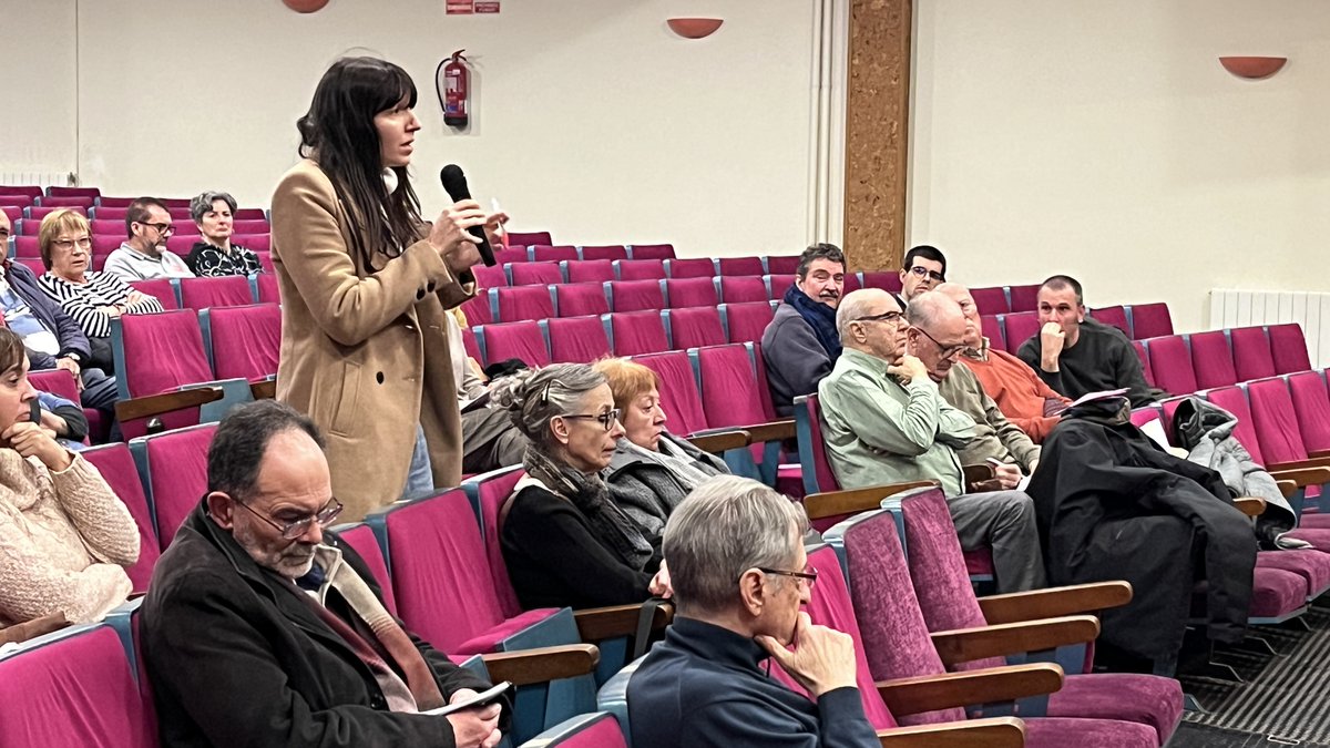 El veïnat de #Sants-#Badal proposa dedicar una plaça a Joan Caballé, fundador de l'associació de veïns del barri.
Al #SantsMontjuïcAlDia escoltem un resum de totes les intervencions al #Consell de #Barri.

🎧Audio👉go.ivoox.com/rf/163432597
📰Notícia📸👉el3.cat/noticia/104149…