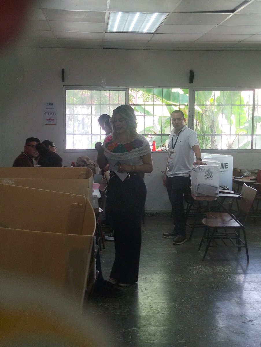 Hoy ejercí mi voto con alegría, responsabilidad y esperanza.
Honduras merece seguir avanzando. 🇭🇳✨
¡Ya voté! Y voté TODITO LIBRE. ✋🏼🌺