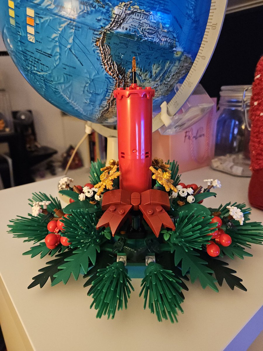 Happy 1st of Advent! 
We build the LEGO Christmas light decoration to celebrate while watching Harry Potter as celebration~♡

How did you celebrate?
