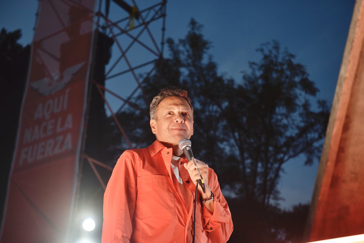 MovCiudadanoJal's tweet photo. ¡Guadalajara está en buenas manos porque aquí nace la fuerza! 💪🧡

Frente a miles de personas que creen en nuestro Movimiento, la comisión operativa municipal de Guadalajara, liderada por @jujoramos, asumió la encomienda de dirigir nuestro proyecto en lo local. https://t.co/c5QVS2Yz5U