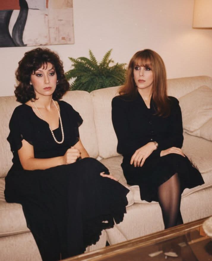 جارة القمر فيروز مع شقيقتها هدى عام 1986 🤎