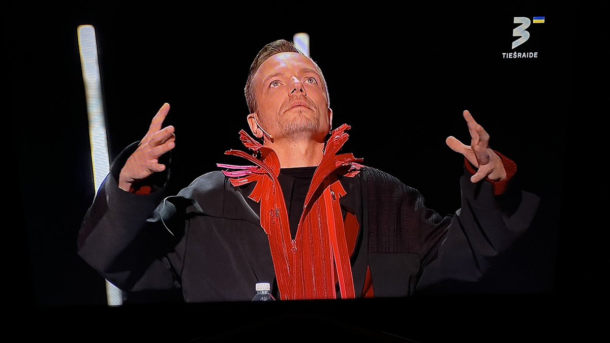 GatisLasmanis's tweet photo. Neierauj Reini rāvējslēdzī. Kā ola Reinis šodien izsktās #xfaktors https://t.co/GtVkP2nJQ6
