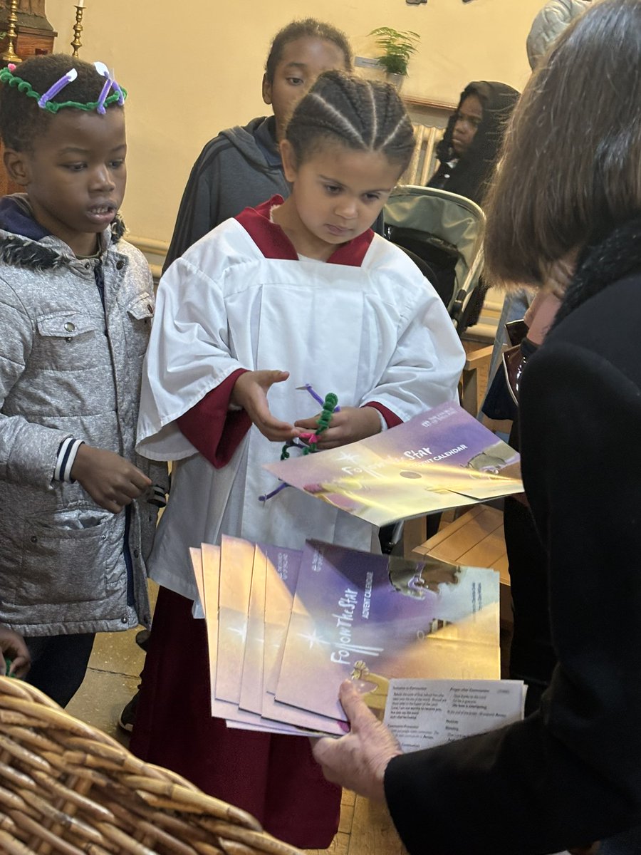StSaviourCF24's tweet photo. First Sunday of Advent and a busy morning @StSaviourCF24 
-lighting the first Advent candle ✔️
-the Jesse Tree✔️
-distributing the Advent calendars✔️
@SouthCardiffMA https://t.co/T44BJr58Sw