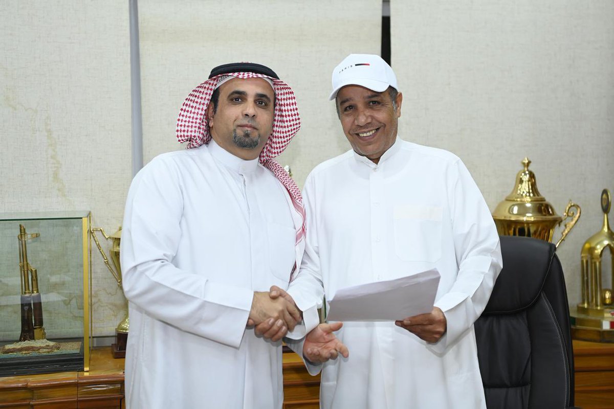 نادي الكويت يستضيف أبطال الكؤوس الخليجية … فبراير 2026 ⬇️

بحضور الأمين العام للاتحاد العربي لكرة اليد الأستاذ فاخر آل غاشي، أتمّ رئيس الاتحاد الكويتي لكرة اليد المكلّف شبيب الهاجري إجراءات الاتفاق مع الاتحاد العربي لاستضافة نادي الكويت الكويتي منافسات البطولة العربية الخليجية