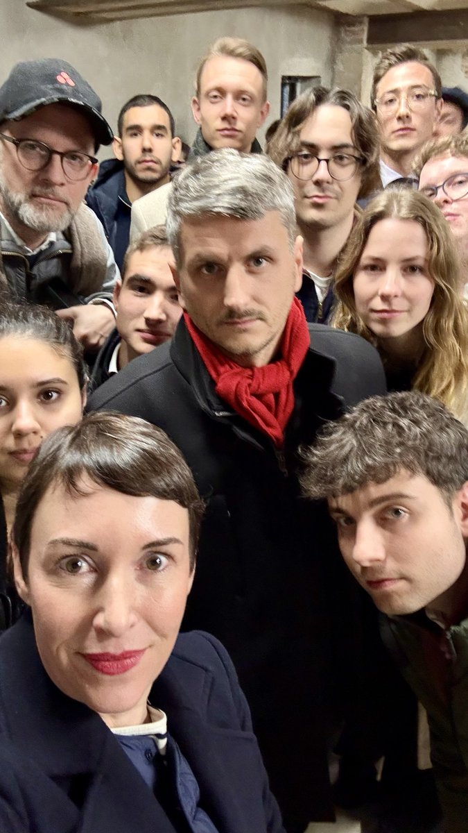 NEOS in der Ukraine, erstmal ein Selfie im Bombenbunker. Die Partei ist so sehr abgedriftet. Wie wärs mit neutraler Ansicht und nicht Kriegstourismus zu betreiben?