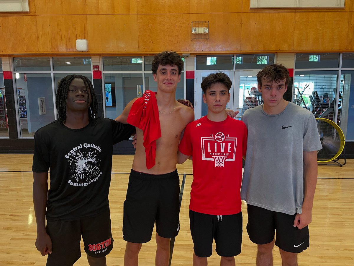 FennisDembo87's tweet photo. Wishing all of the guys that trained with us in the Spring , Summer and Fall the best of luck on the first day of tryouts tomorrow. 75 guys trained with us this off season. Winter is HERE! BST TRAINING
#Separateyourself
#stealinginches
#fightready
#opportunitytakers
🏀💪👀💯🙏 https://t.co/8yFngA16ca