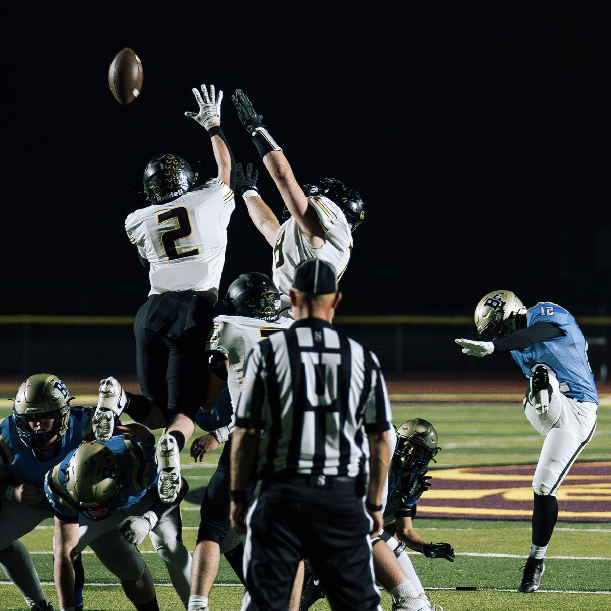 Fiesta_Bowl's tweet image. Defense wins championships.

Congratulations to the Round Valley Elks, who stopped the No. 1 ranked Benjamin Franklin, 13-10, to earn the 3A State Championship!