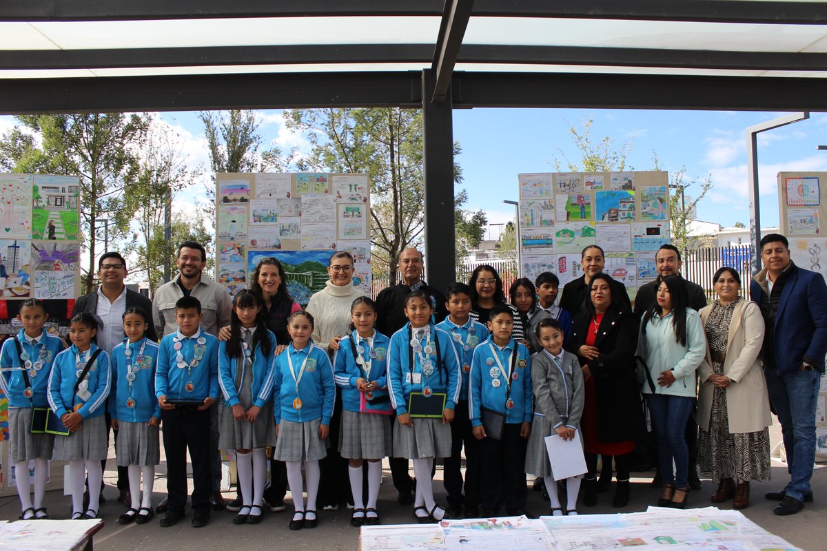 SEPHidalgo's tweet image. El secretario de Educación Pública de Hidalgo, @natycastrejonv, encabezó el cierre de la Consulta Infantil y Juvenil “Mi Visión de Hidalgo a 2040”, donde más de mil 200 estudiantes plasmaron en dibujos cómo imaginan el futuro del estado. Durante el evento se reconoció la…