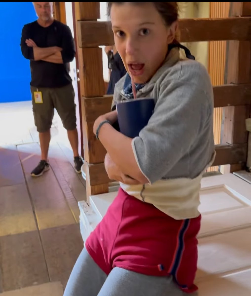 SThingsSpoilers's tweet image. New behind-the-scenes pics from #StrangerThings5 were JUST released!