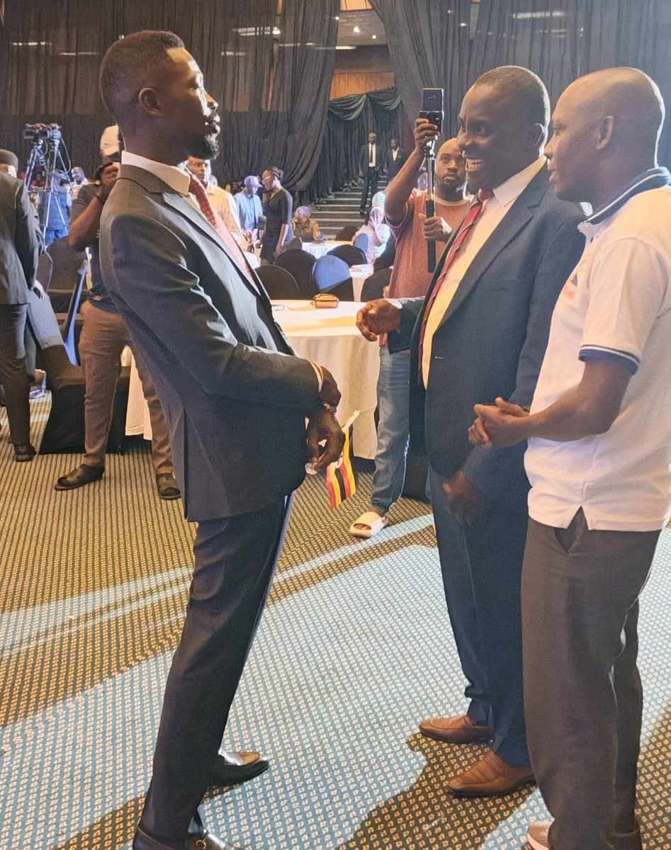 NkunyingiMuwad1's tweet photo. The Presidential Debate @ntvuganda 
Commercial Break Moments https://t.co/Ppar6DDOxC