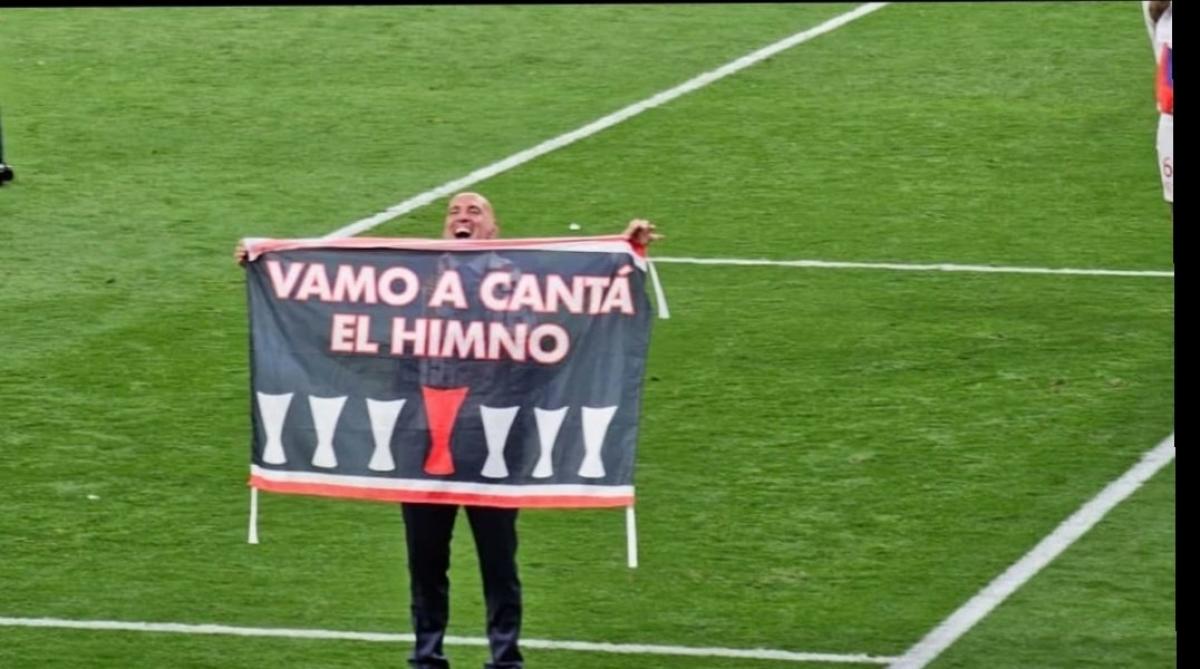 Pero mencionadlo, hombre.
<a href="/leonsfdo/">Monchi</a> <a href="/Ale_Monchi/">Alejandro RP</a>