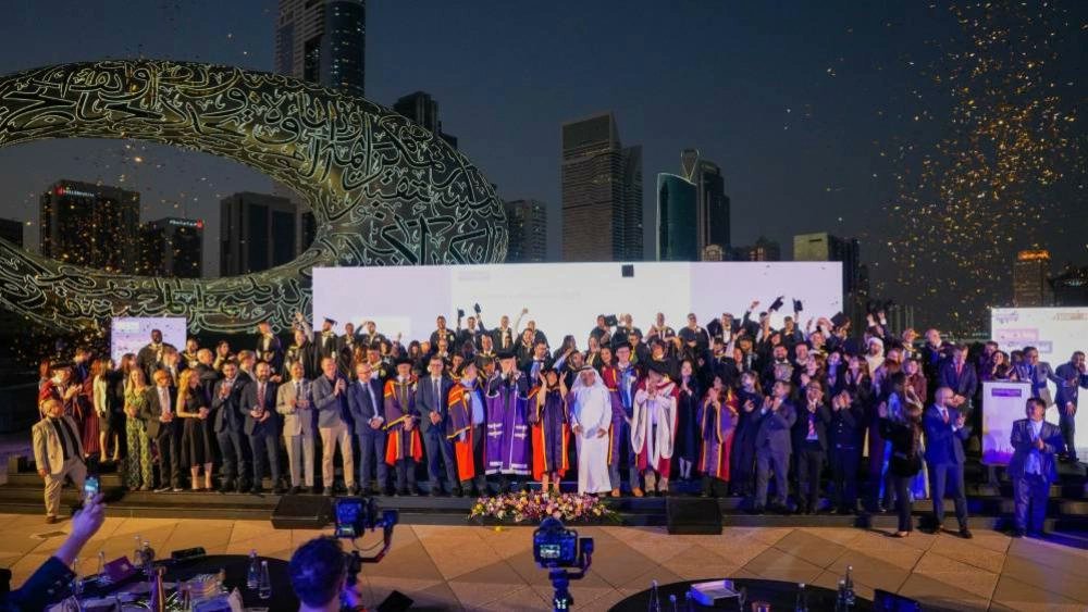 جامعة مانشستر دبي تحتفي بتخريج دفعة 2025، احتفالاً بإنجازات طلبتها واستعدادهم للانطلاق في مسيرتهم المهنية بثقة وتميّز.