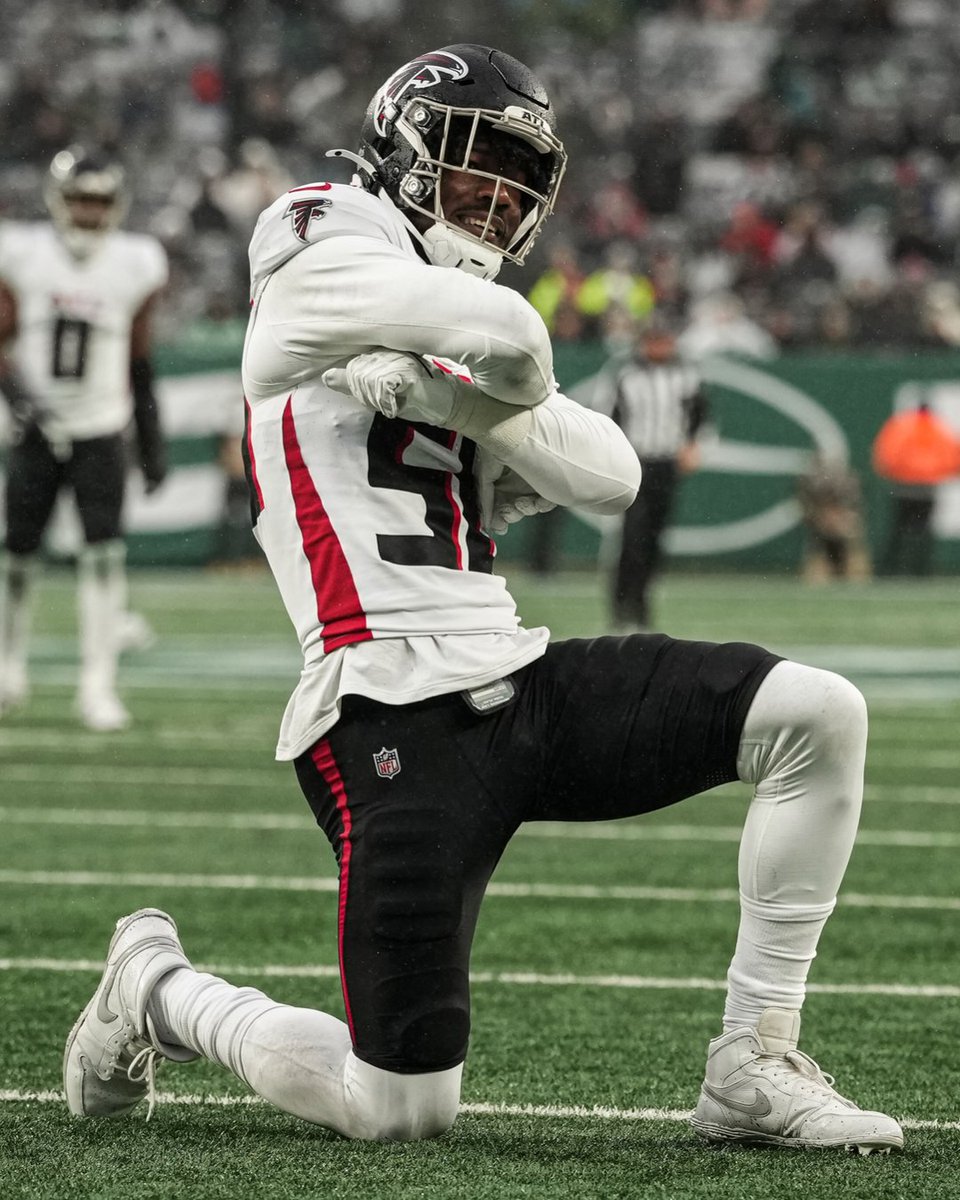 Players with the longest active streak of at least one sack in a game vs. the Jets:

Leonard Floyd (4 games)
M. Garrett (7 games)

#ProBowlVote 