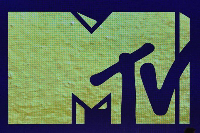 REACTUoff's tweet photo. 🔴ALERTE INFO 
MÉDIA -
La chaine MTV, n'émettra plus à la fin l'année. #reactu #mtv https://t.co/RAFq3woRYa