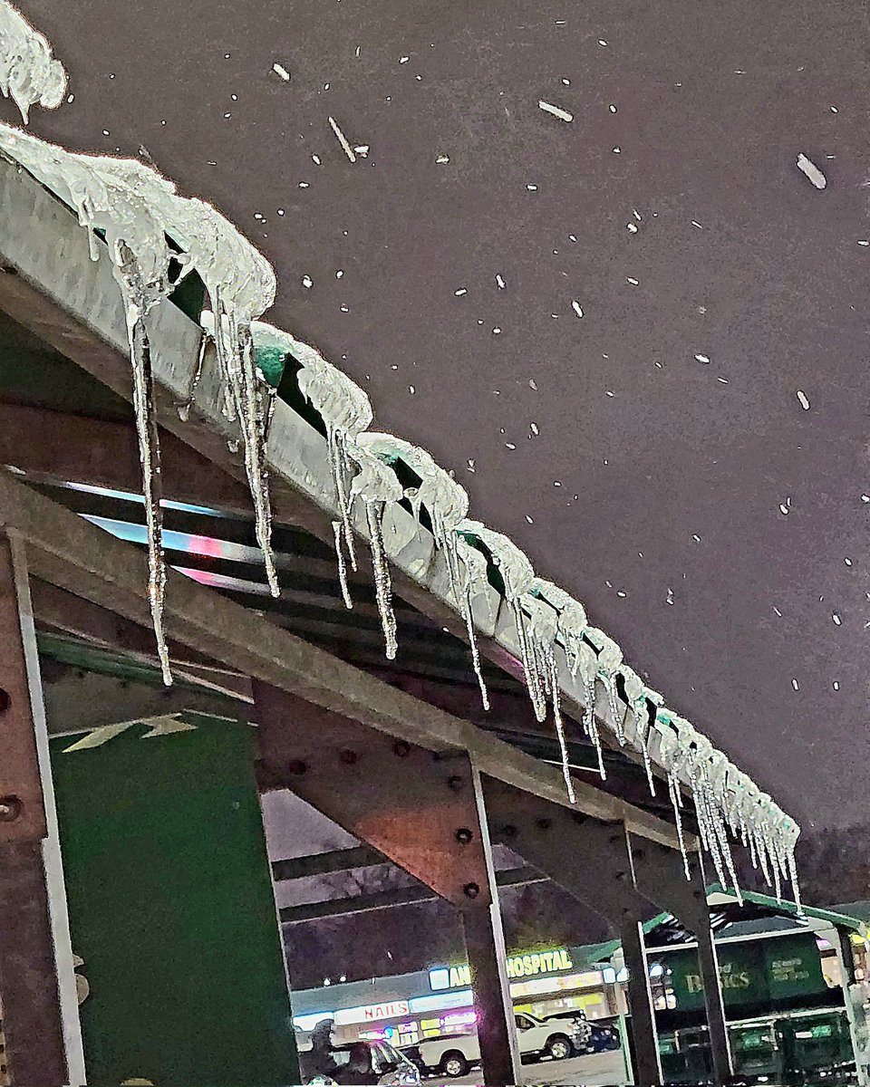 SojkaAnn's tweet photo. #AlphabetChallenge
#WeekVforVowels
Icicles https://t.co/BUJN1TrCMX