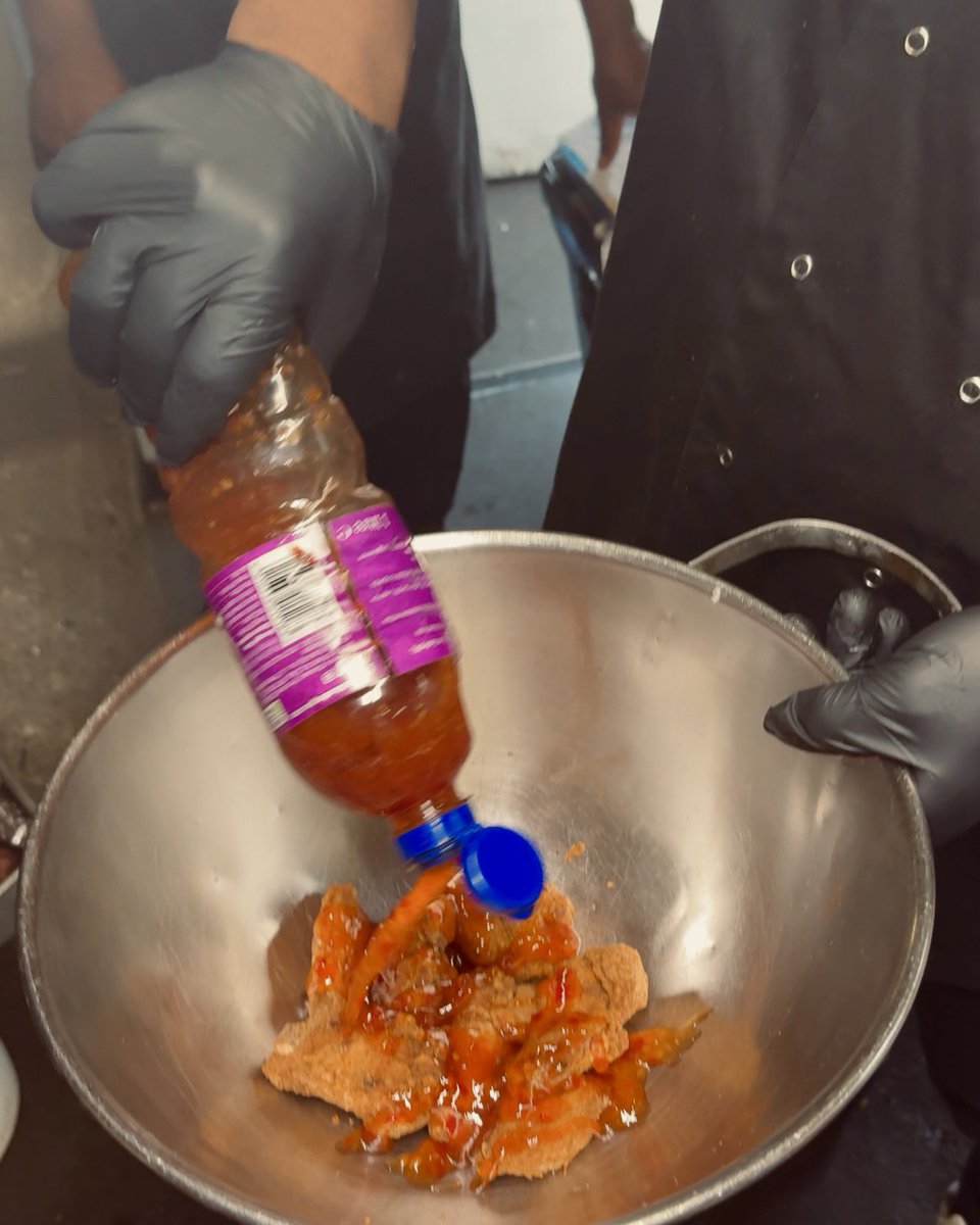 JerkizLondon's tweet photo. 🔥 Fresh from the fryer and glazed to perfection — our Sweet Chilli Wings bring that perfect balance of heat and sweetness in every bite. Made with care, served with pride, and full of authentic flavour. Come taste the difference. 🇯🇲✨

#jamaicanfood #sweetchilliwings https://t.co/YnHh477vu5