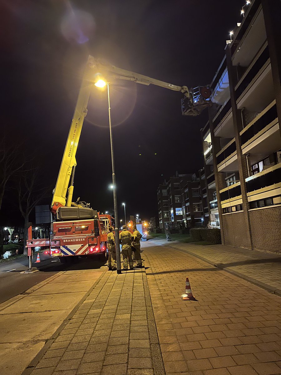Persoon ontzet met redvoertuig door collega's in Den Helder