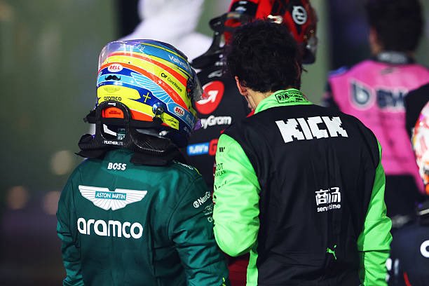📸 | Bortoleto e Alonso juntos após a corrida.

© Zak Mauger