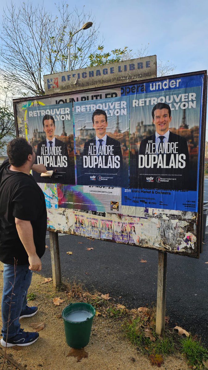 💥Les affiches de #RetrouverLyon apparaissent partout dans notre ville ! Et ce n’est qu’un début ! Bravo à nos militants 💪🦁🤝
