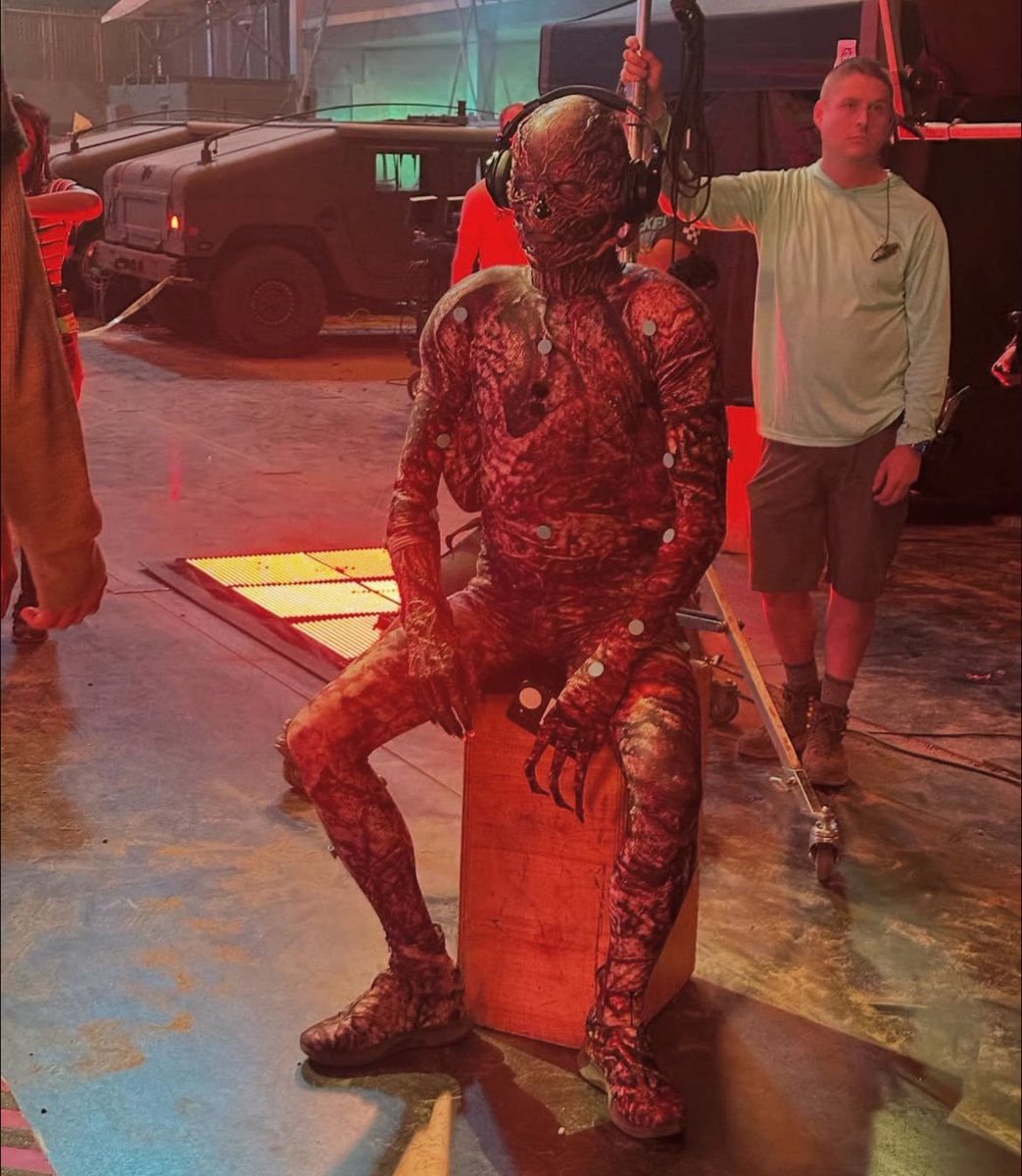 011scenes's tweet image. bro realized kate bush is lowkey fire