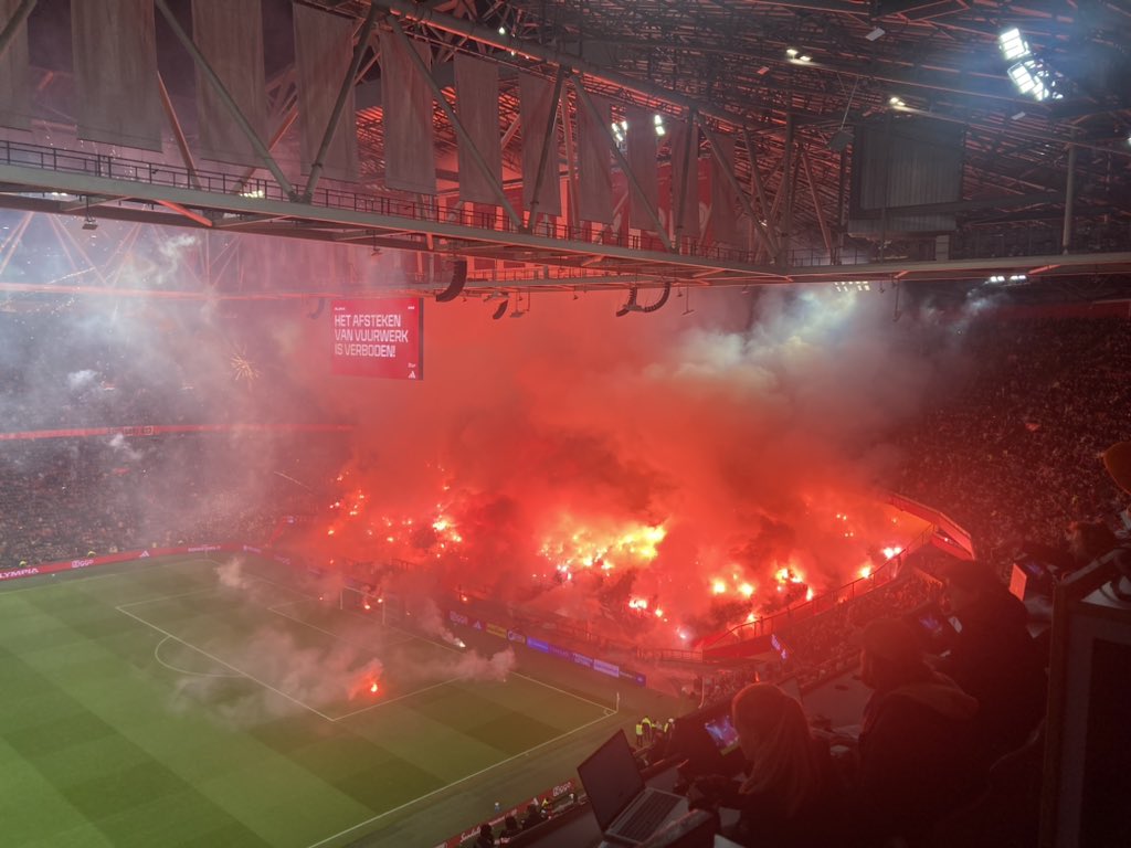 Ik verlang terug naar de tijd dat de Ajaxspelers zorgden voor vuurwerk.

#AJAgro