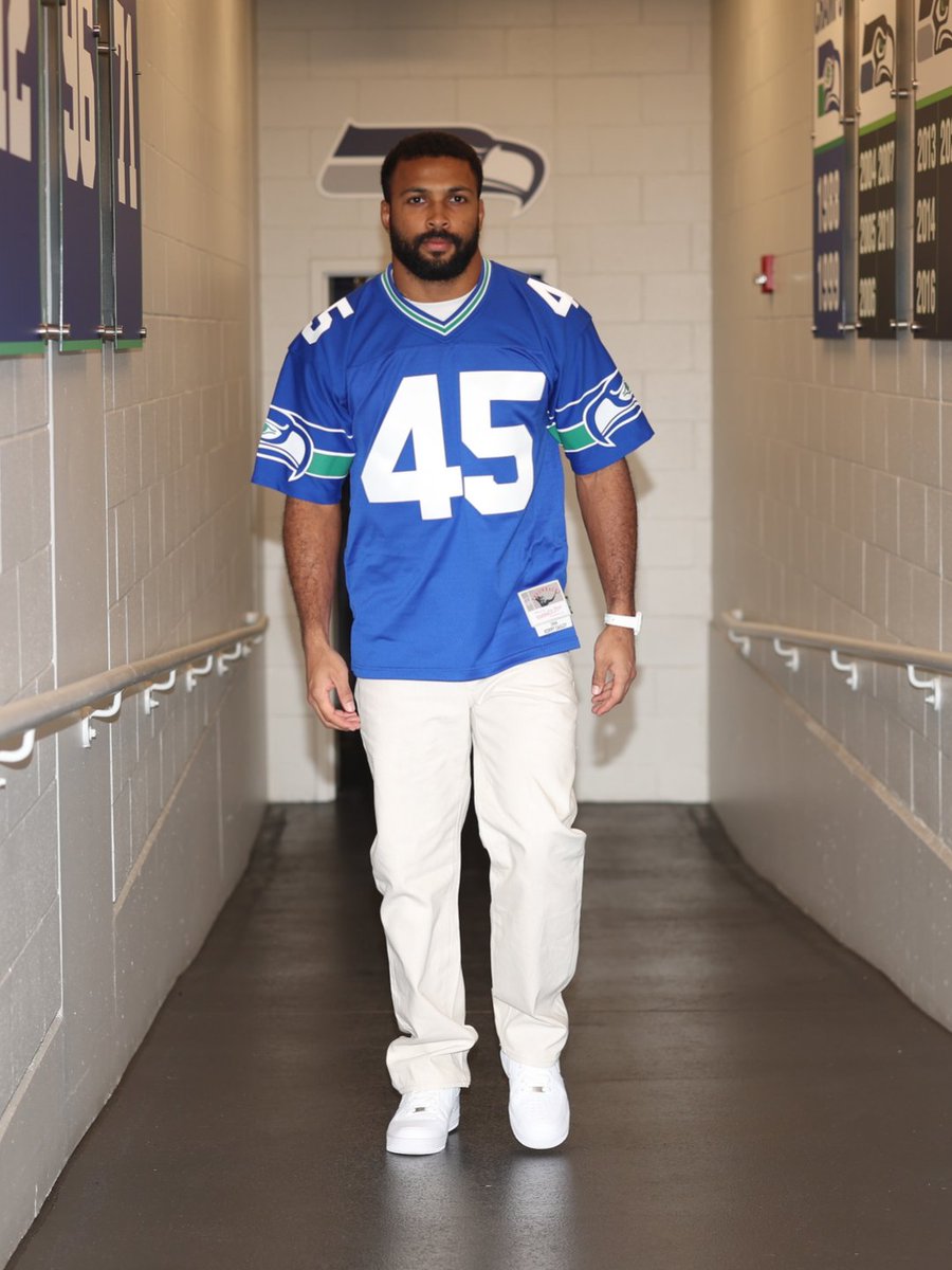 Seahawks's tweet image. Honoring Kenny Easley 💙