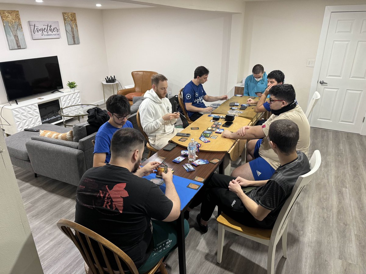 With everyone up and ready the first draftoooo is underway☀️

What a stacked pod to draft in from the first thing in the morning!! Looking forward to another amazing day of testing🔒