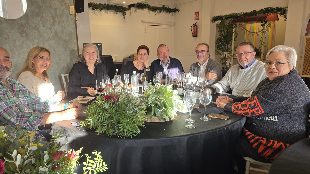 pimvillalbilla's tweet image. ✨ Como cada año, la gran familia de la Plataforma Independiente Municipal 💚💛 PIM,💛💚 se reúne para comer en navidades✨
Hoy volvimos a encontrarnos, a compartir sonrisas, proyectos y ese espíritu que nos une. 

#Feliznavidad #PIM #vecinos #Villalbilla