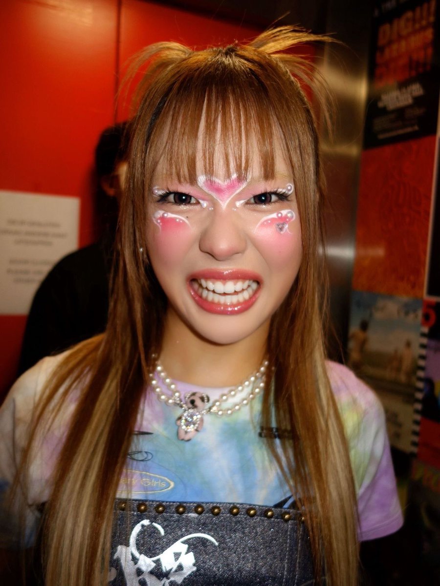 This must be their favorite pic 😭 I get why