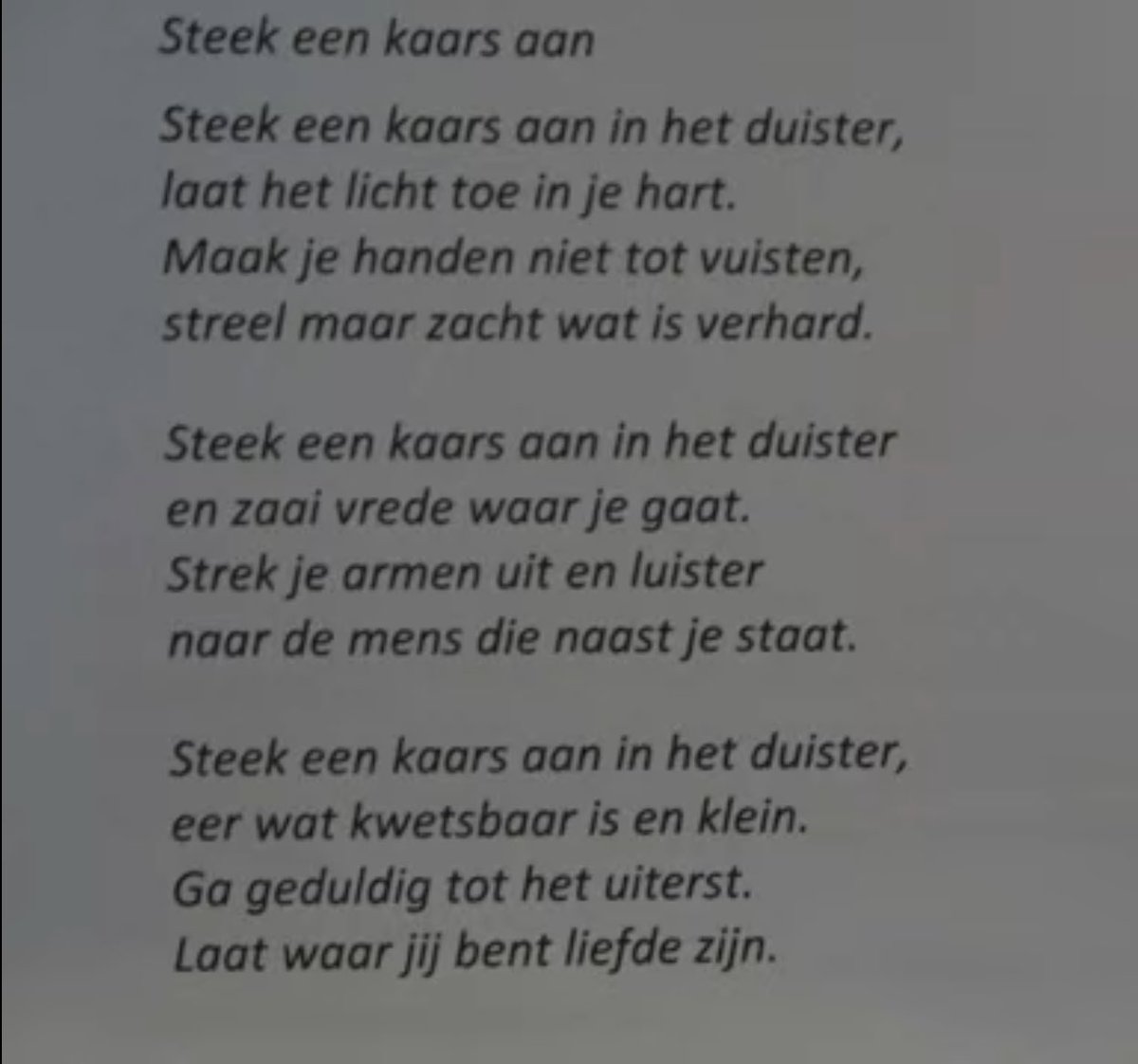 Het eerste kaarsje brandt. Het is weer zover, het is weer advent! 
Maar voordat we volop in de kerstmorgen gaan, eerst komende vrijdag natuurlijk pakjesavond 🙂🙂 #advent #opwegnaarkerstmis  #sinterklaas #pakjesavond