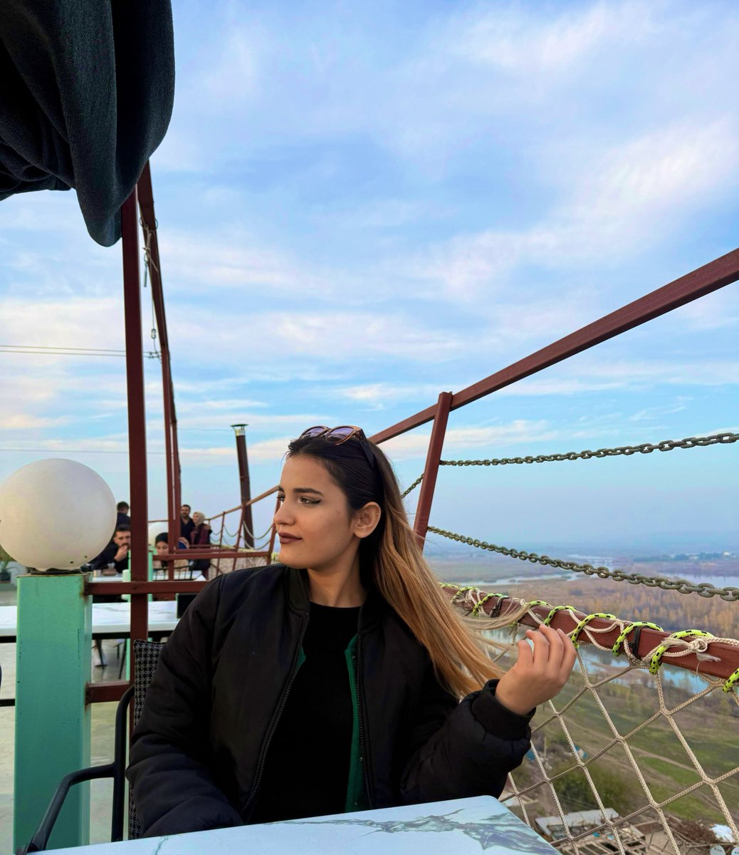 Sonunda her şeyi kabullenmeye başladığında yalnızlığı sevmeye başlıyorsun..