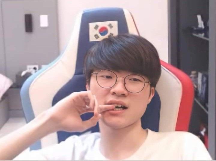 kerialuvbot's tweet image. this genre of faker