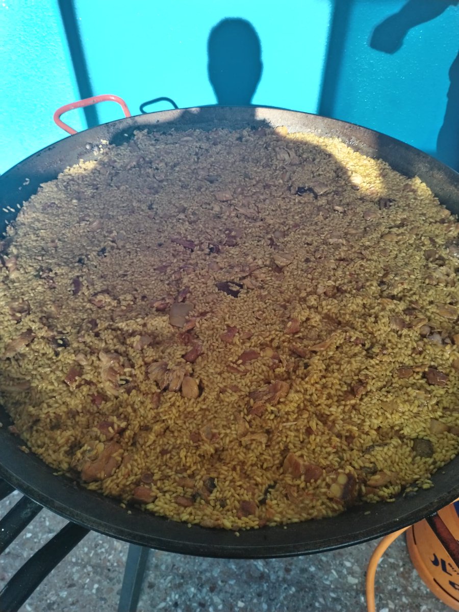 Hoy hemos disfrutado de la victoria de nuestro <a href="/RealZaragoza/">Real Zaragoza</a> con una rica paella en la comida para nuestros socios!!
#SiempreRz🩵🤍
<a href="/FPRealZaragoza/">FPeñas Real Zaragoza</a>