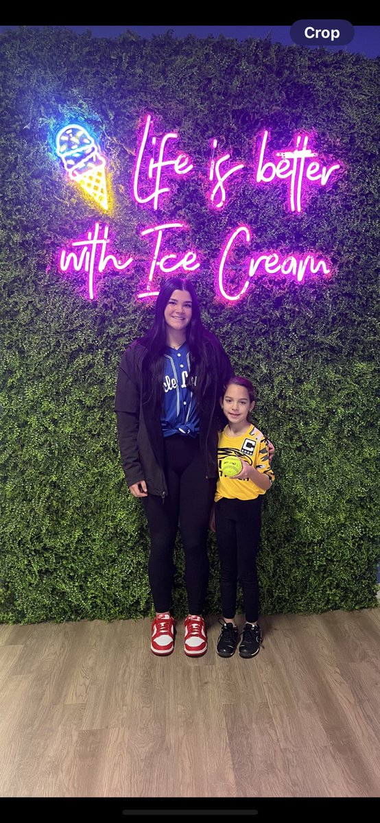 Tatum1Jo's tweet photo. Got to grab some icecream after pitching lessons and meet one of my idols! Thanks so much for the signed ball and picture! https://t.co/GdkVBbY4Yy