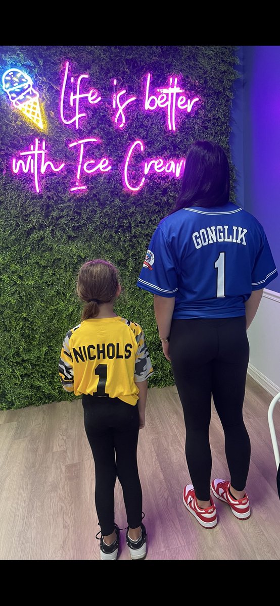 Tatum1Jo's tweet photo. Got to grab some icecream after pitching lessons and meet one of my idols! Thanks so much for the signed ball and picture! https://t.co/GdkVBbY4Yy