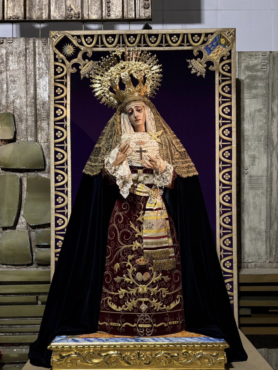 María Santísima de la Victoria se encuentra ataviada para el tiempo de Adviento y luce, entre otras joyas, el escudo del <a href="/SanJoseSSCC/">Colegio San José SSCC</a> y el broche de la Inmaculada Concepción, cuya festividad celebraremos próximamente.