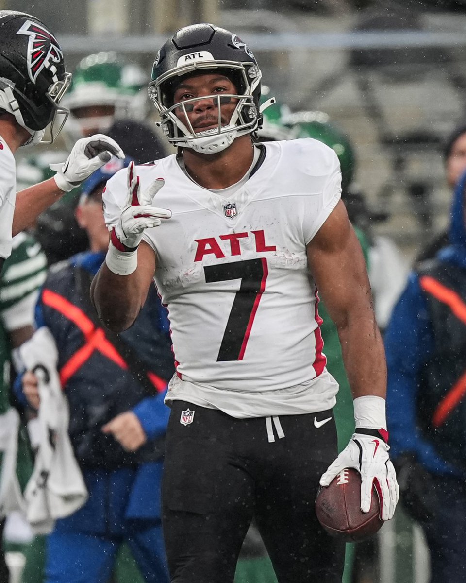 .@Bijan5Robinson has recorded 90+ scrimmage yards in a half in five games this season, tied for first in the @NFL 

#ProBowlVote 