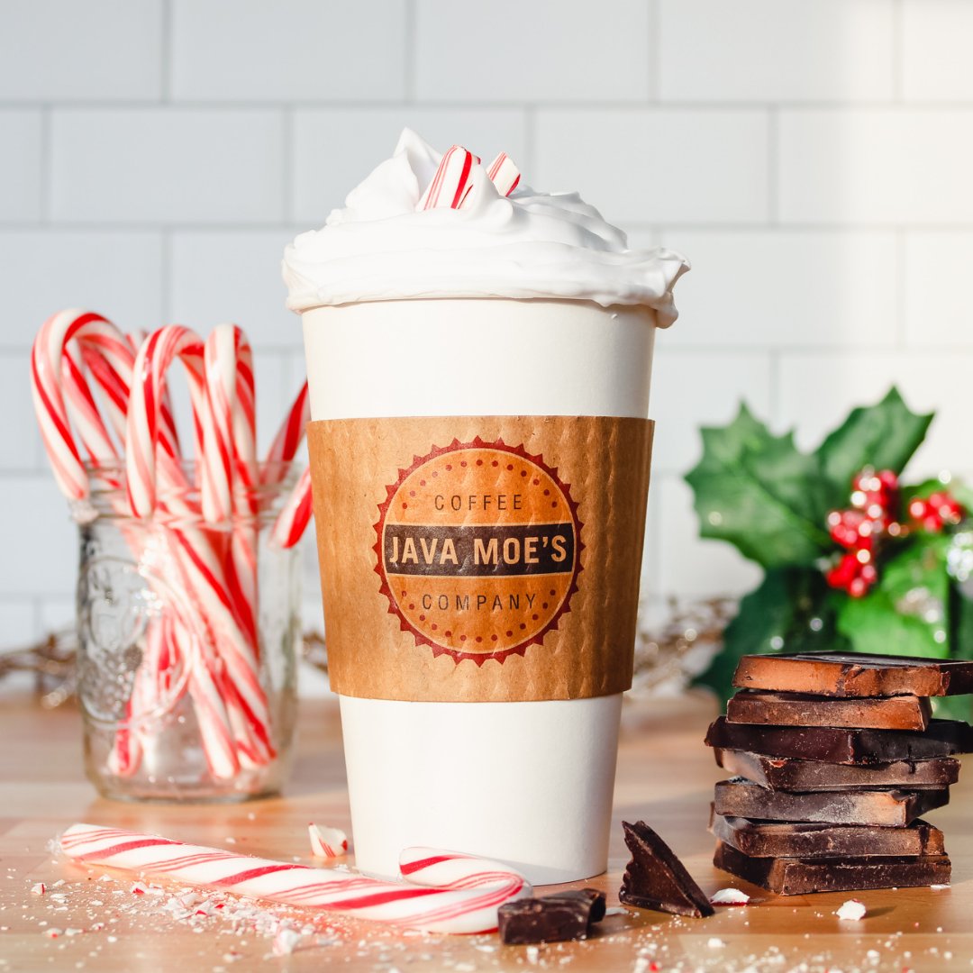 JavaMoes's tweet image. Drink of the Week: 𝐏𝐄𝐏𝐏𝐄𝐑𝐌𝐈𝐍𝐓 𝐌𝐎𝐂𝐇𝐀 𝐋𝐀𝐓𝐓𝐄
Have a holly jolly coffee! Frosty the Snowman would love this...if it didn't melt him.
𝐓𝐫𝐲 𝐢𝐭 𝐡𝐨𝐭, 𝐢𝐜𝐞𝐝, 𝐨𝐫 𝐟𝐫𝐨𝐳𝐞𝐧 𝐟𝐨𝐫 $𝟏 𝐨𝐟𝐟 𝐚𝐥𝐥 𝐰𝐞𝐞𝐤!