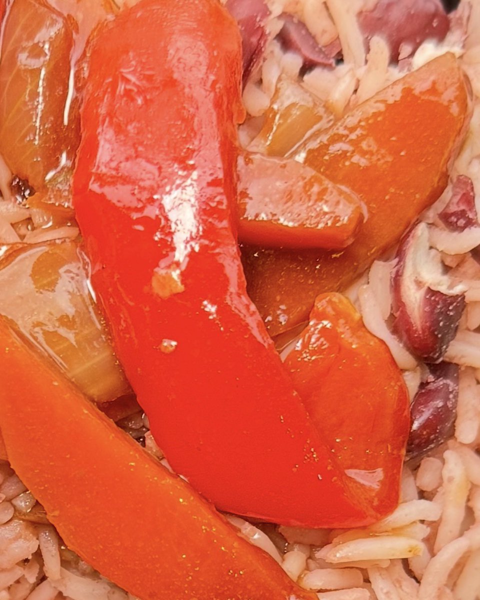 JerkizLondon's tweet photo. A closer look at every layer of this dish, capturing the colors, textures, and flavors that make Jamaican cuisine truly unforgettable. 🇯🇲✨ Each shot highlights the care, craft, and tradition that go into every plate, celebrating food that brings people together. 🍽️🌿 https://t.co/J79gnsSpdU
