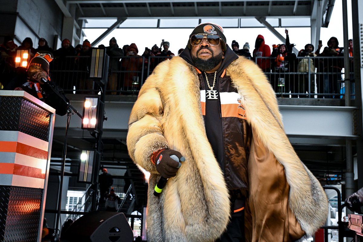 absolutely electric halftime show courtesy of @BigBoi!