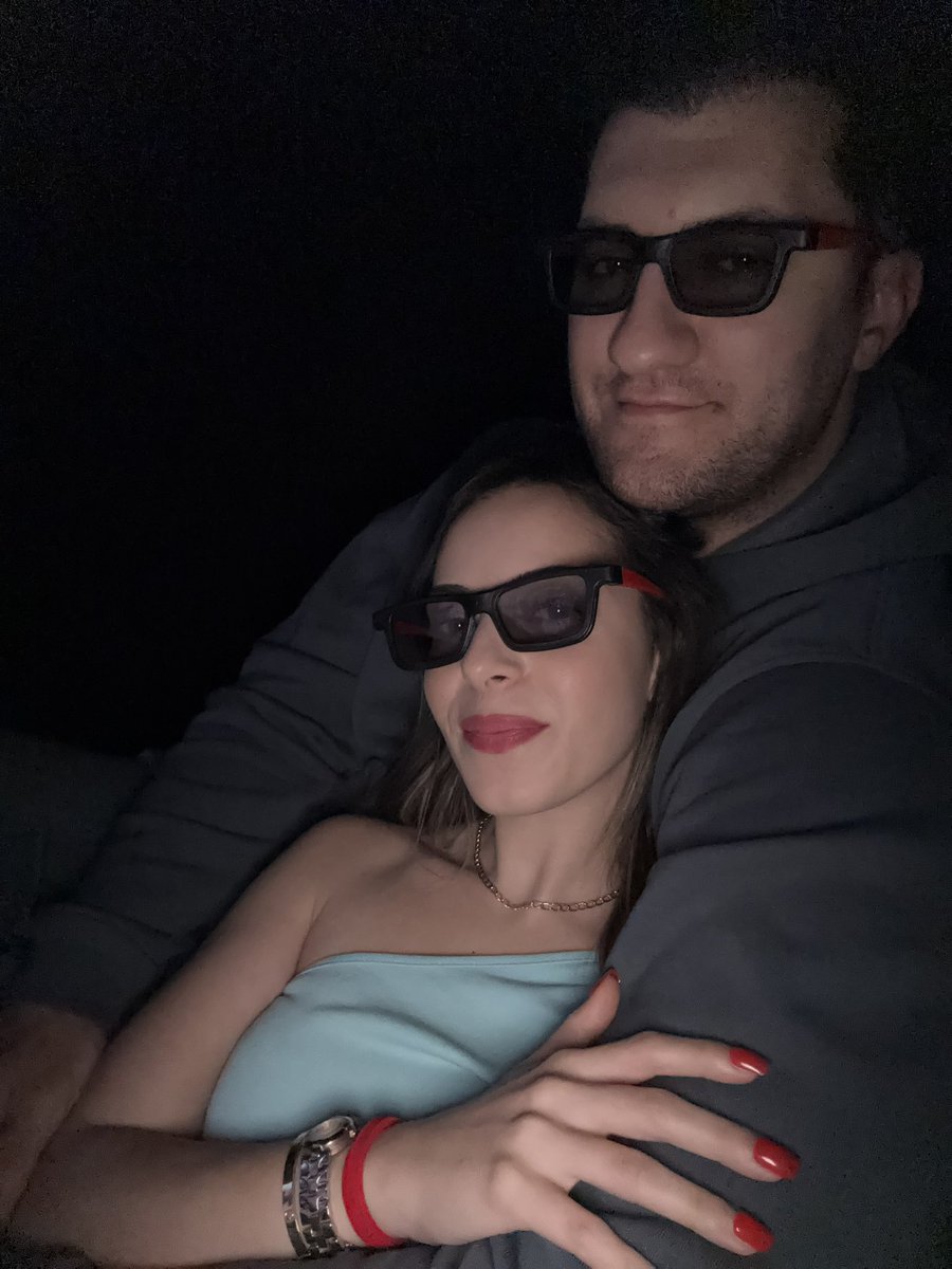 cocukken tanısamadık ama simdi birlikte cocuklasıyoruz. merhaba dunya ne kadar aydinlikmissin